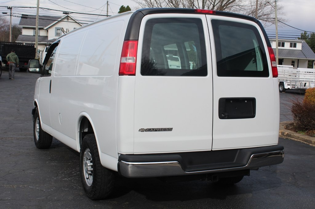 2019 Chevrolet Express Image 4