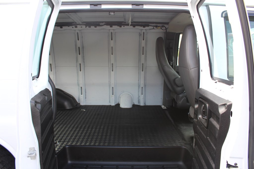 2019 Chevrolet Express Image 25