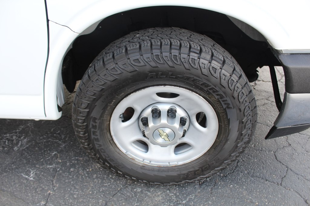 2019 Chevrolet Express Image 32