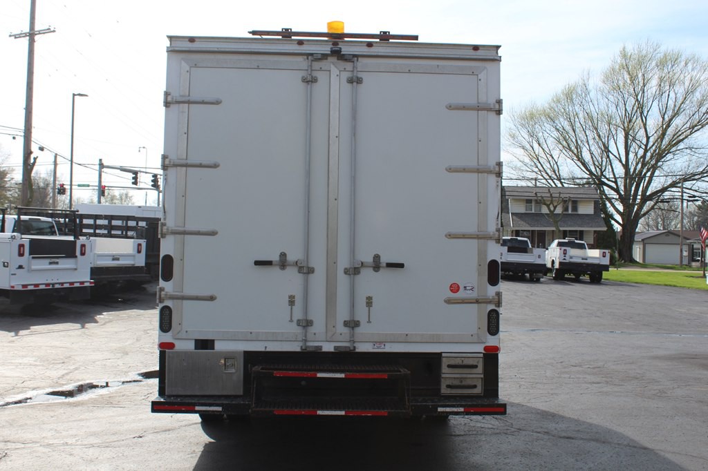 2016 Chevrolet Express Image 5