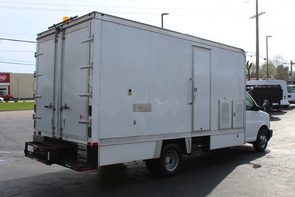 2016 Chevrolet Express Image 7