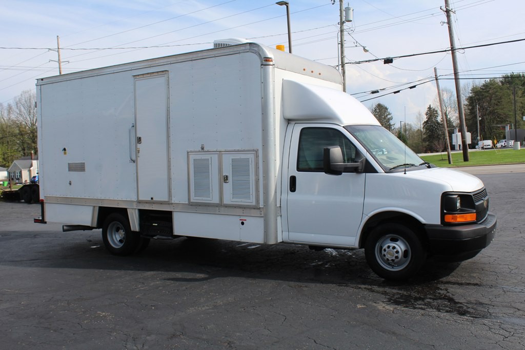 2016 Chevrolet Express Image 9