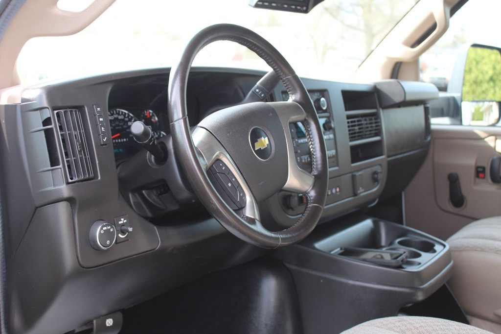 2016 Chevrolet Express Image 13