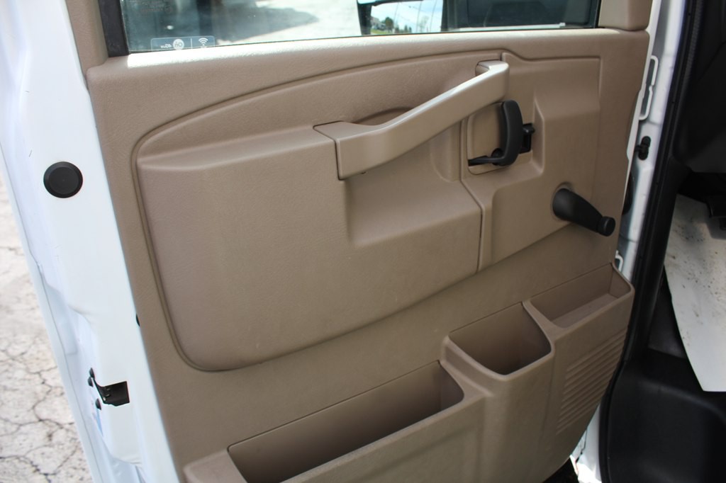 2016 Chevrolet Express Image 22