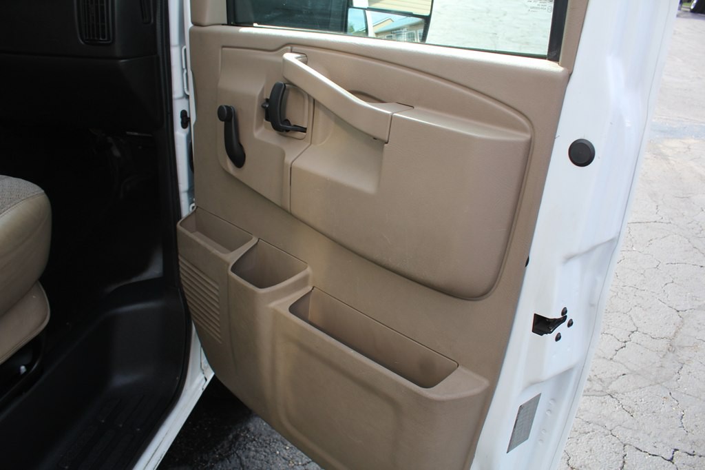 2016 Chevrolet Express Image 27