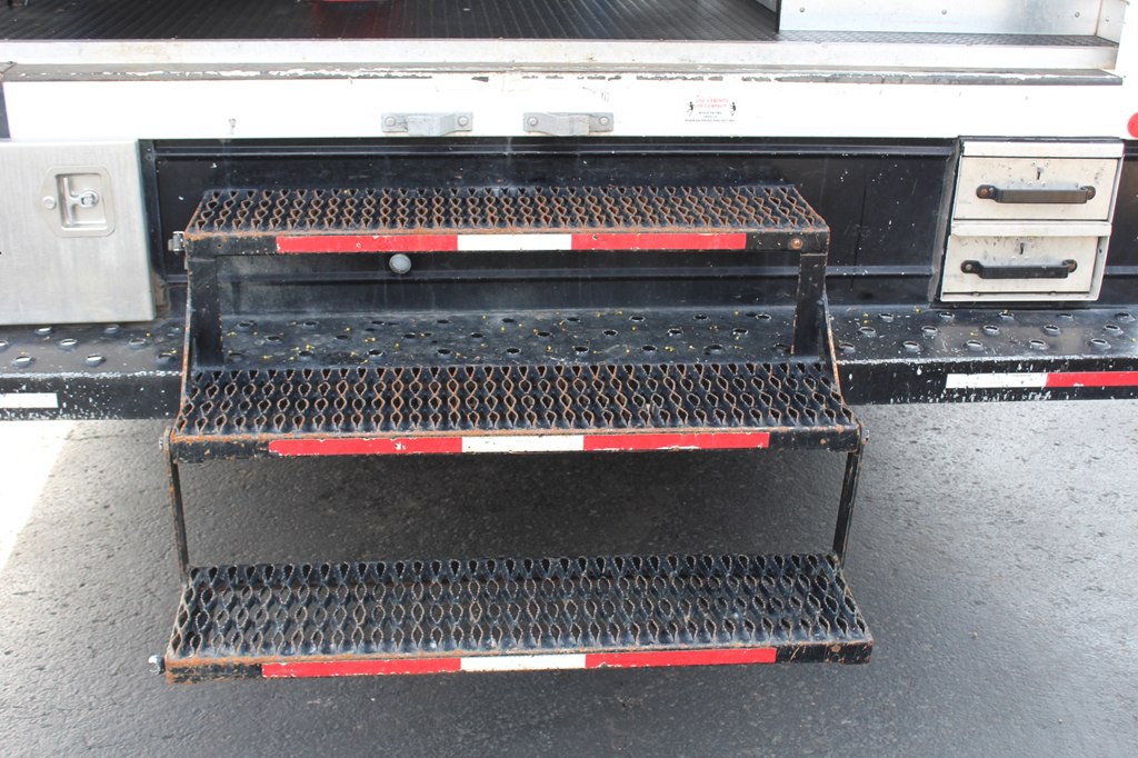 2016 Chevrolet Express Image 34