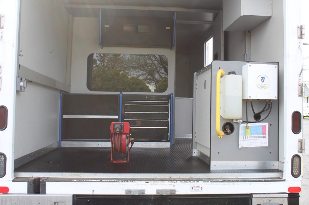 2016 Chevrolet Express Image 35