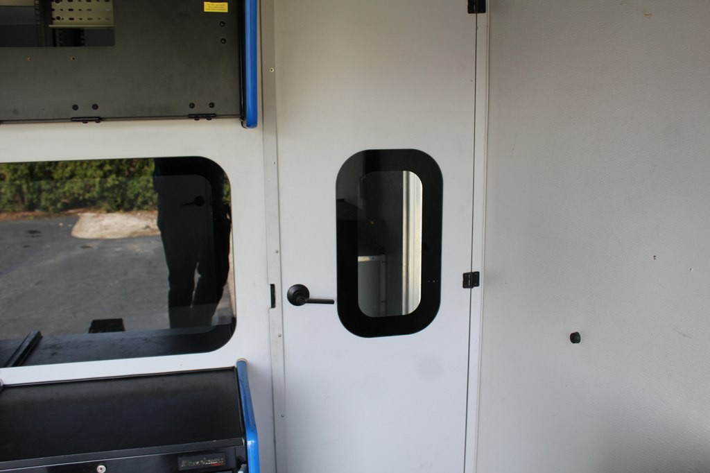 2016 Chevrolet Express Image 40