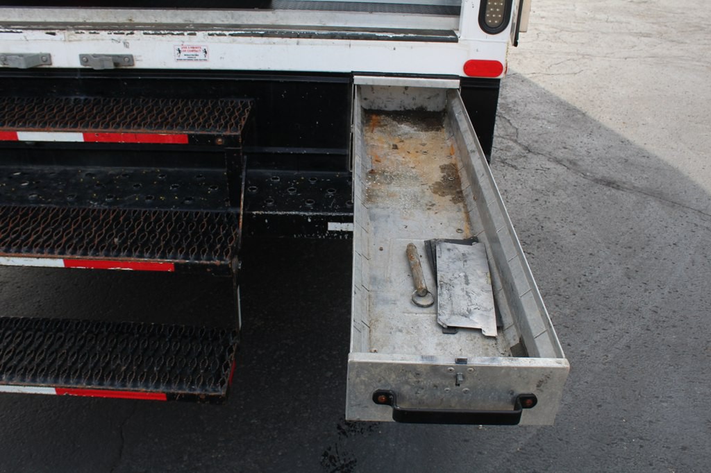 2016 Chevrolet Express Image 41