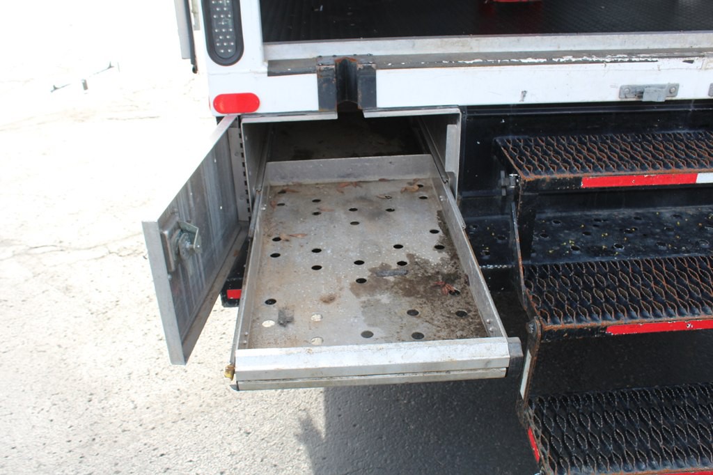 2016 Chevrolet Express Image 42