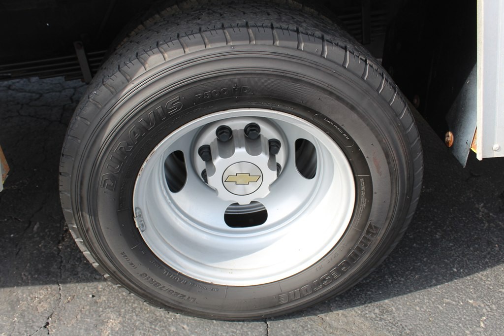 2016 Chevrolet Express Image 44