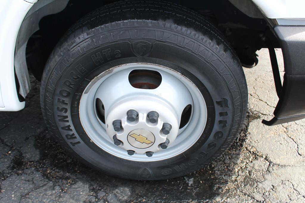 2016 Chevrolet Express Image 46