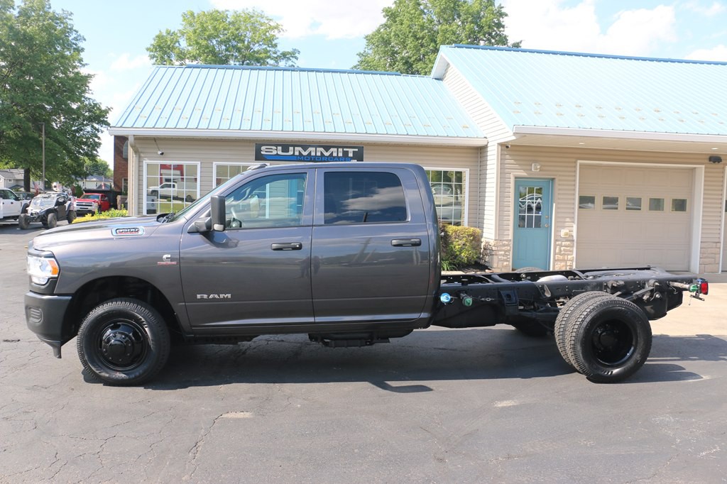 2022 RAM 3500 Image 2