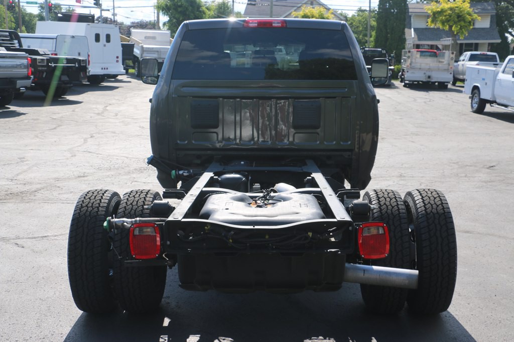 2022 RAM 3500 Image 4