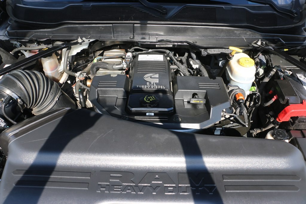 2022 RAM 3500 Image 32