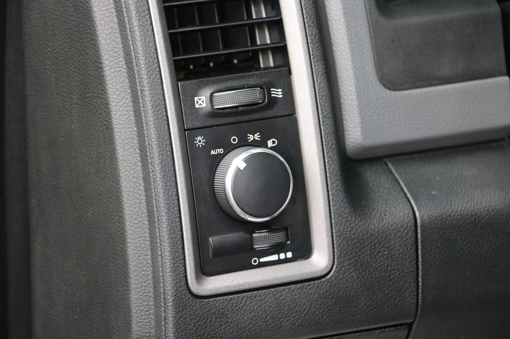 2016 RAM 3500 Image 12