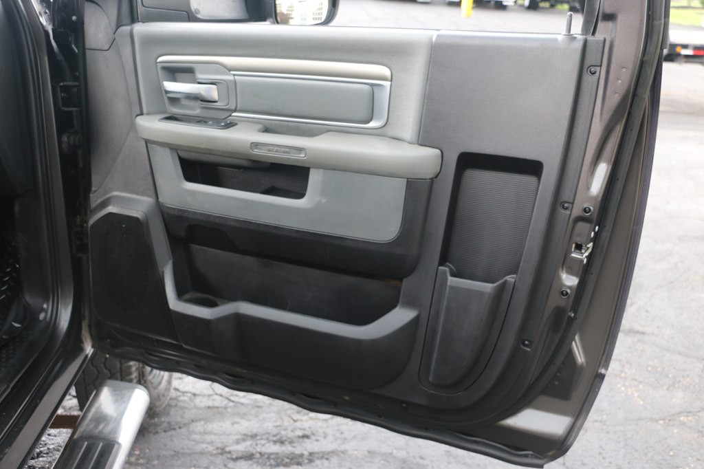 2016 RAM 3500 Image 30