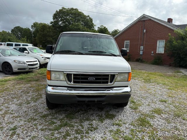 2007 Ford Econoline Image 2