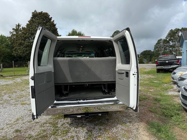 2007 Ford Econoline Image 11