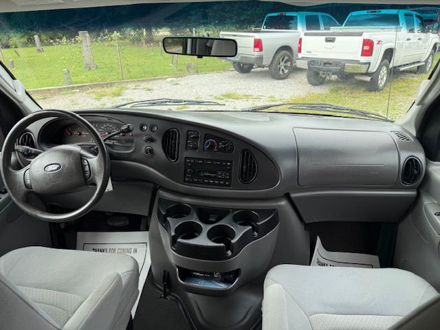 2007 Ford Econoline Image 23