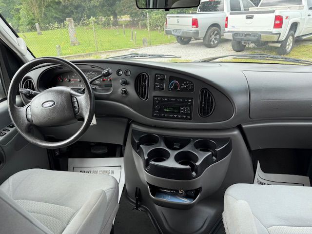 2007 Ford Econoline Image 24