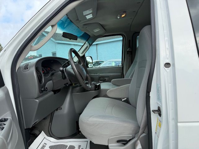 2007 Ford Econoline Image 26