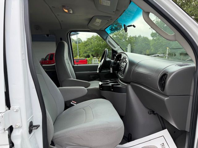 2007 Ford Econoline Image 28