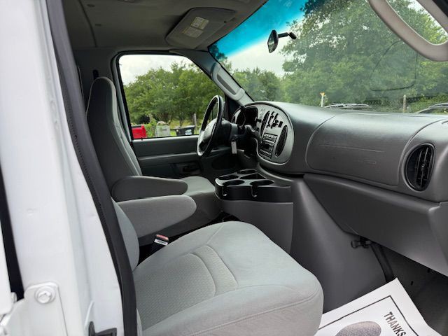 2007 Ford Econoline Image 29
