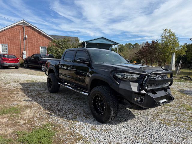 2016 Toyota Tacoma Image 1