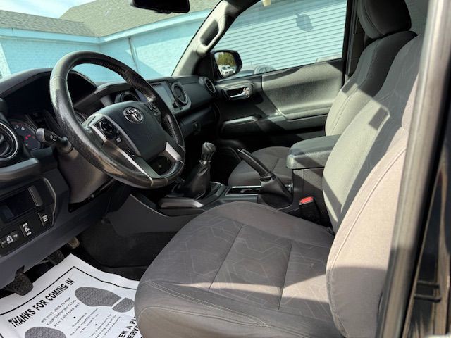 2016 Toyota Tacoma Image 23