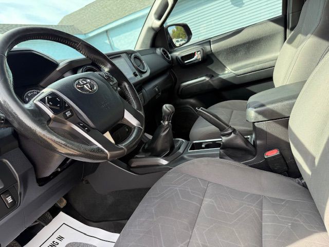 2016 Toyota Tacoma Image 24