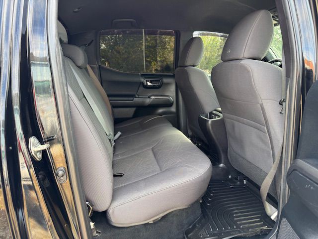 2016 Toyota Tacoma Image 33