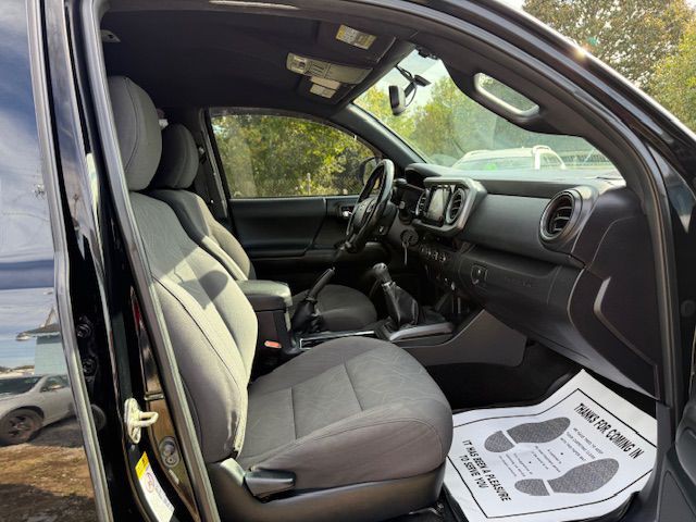 2016 Toyota Tacoma Image 35