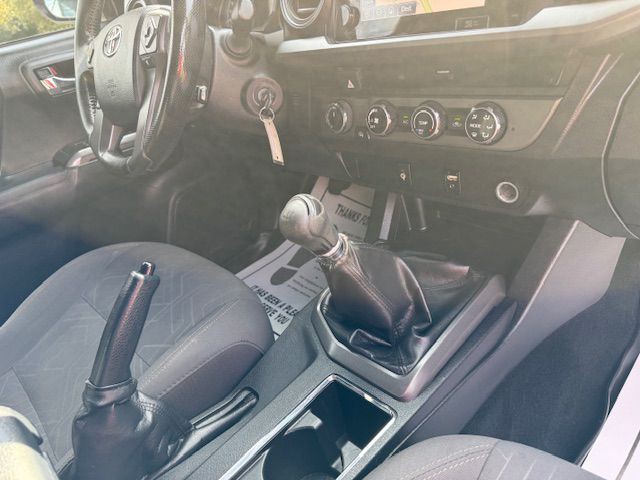 2016 Toyota Tacoma Image 42