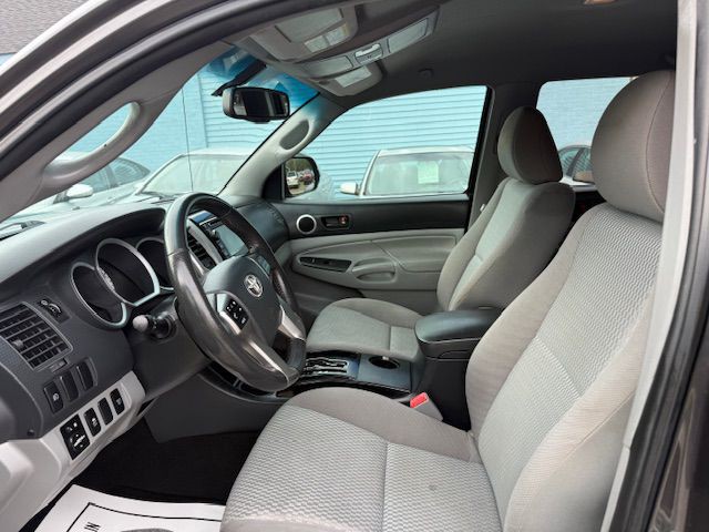 2013 Toyota Tacoma Image 19