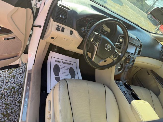 2015 Toyota Venza Image 21