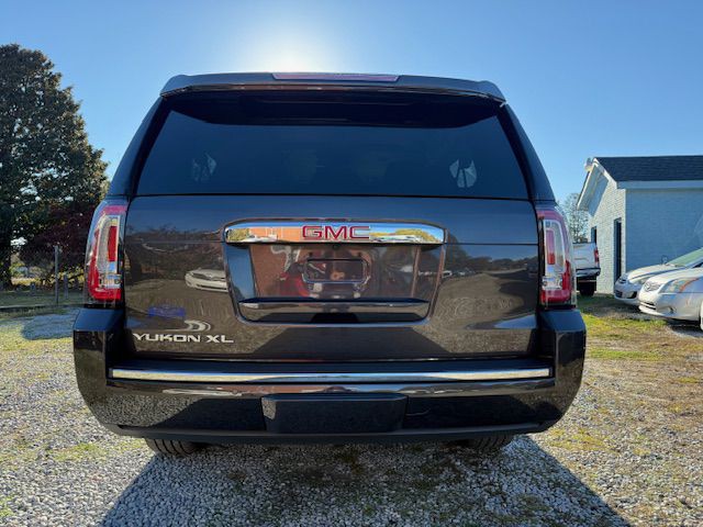 2016 GMC Yukon Image 11
