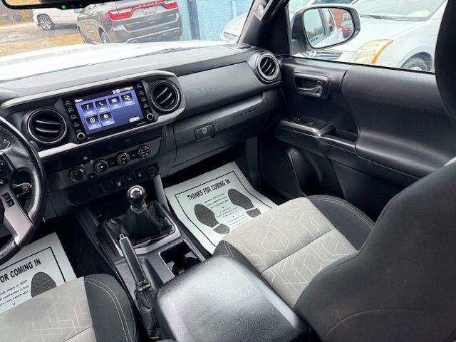 2020 Toyota Tacoma Image 21