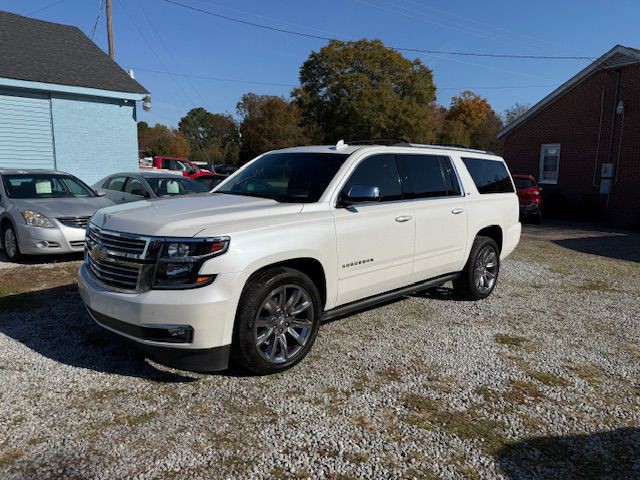 2016 Chevrolet Suburban Image 3