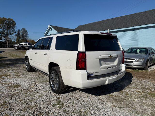 2016 Chevrolet Suburban Image 12
