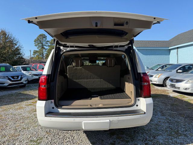 2016 Chevrolet Suburban Image 14