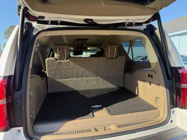 2016 Chevrolet Suburban Image 16