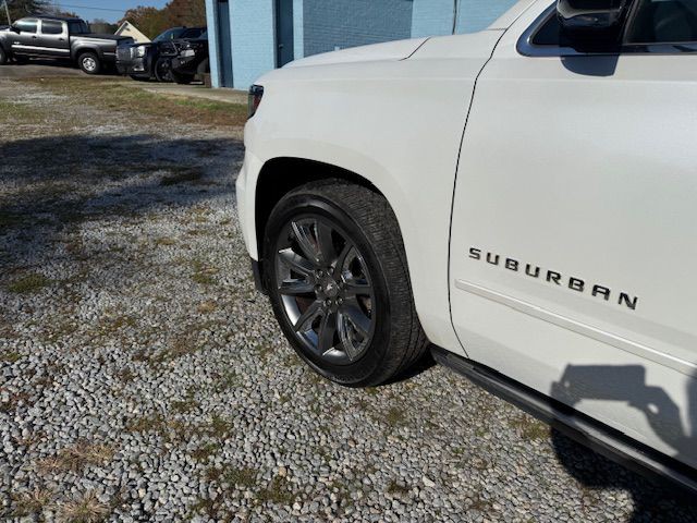 2016 Chevrolet Suburban Image 17