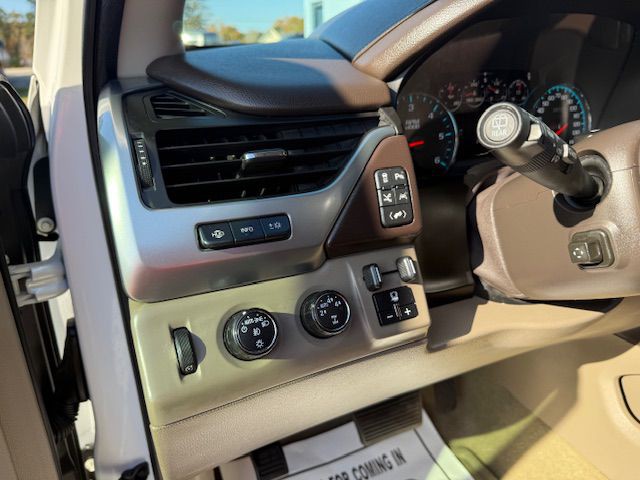 2016 Chevrolet Suburban Image 20