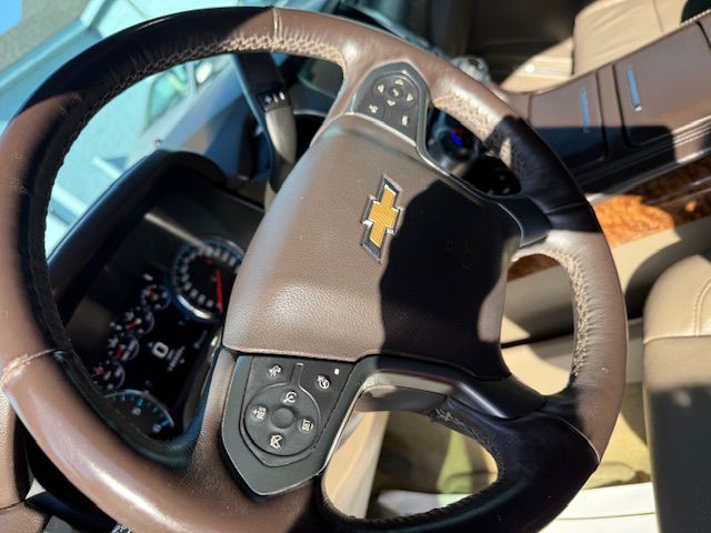 2016 Chevrolet Suburban Image 21