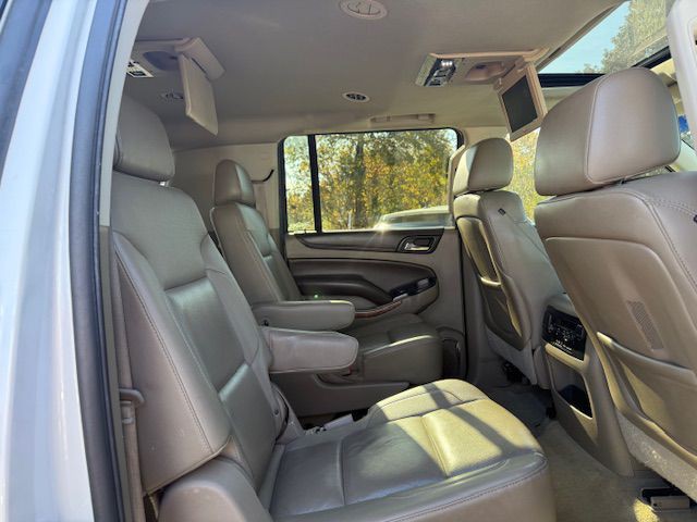 2016 Chevrolet Suburban Image 35