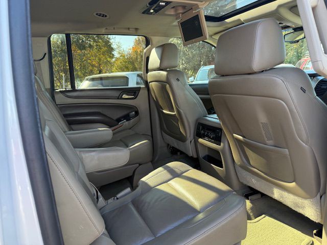 2016 Chevrolet Suburban Image 36