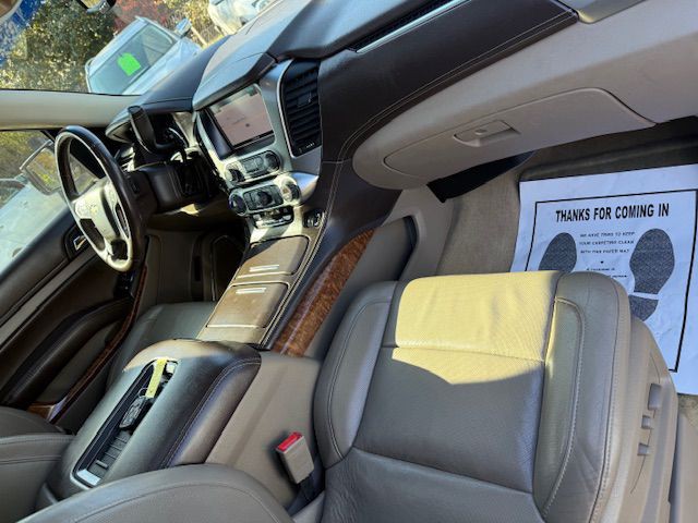 2016 Chevrolet Suburban Image 43