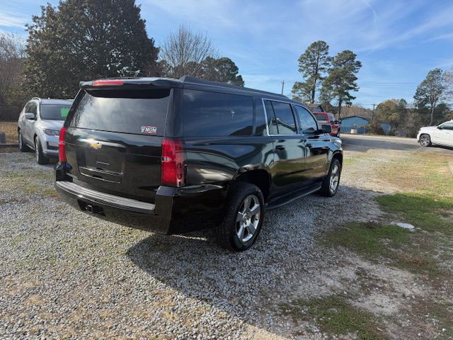 2017 Chevrolet Suburban Image 11