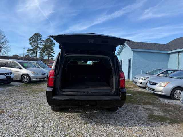 2017 Chevrolet Suburban Image 16